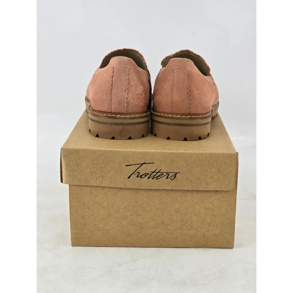 Trotters Fayth Loafers Womens 7.5 WW Pale Pink Suede Lug Sole - NEW